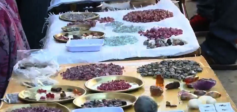 Nghề khai th&aacute;c đ&aacute; qu&yacute; ở Myanmar: L&agrave;nh &iacute;t, dữ nhiều - Ảnh 1.