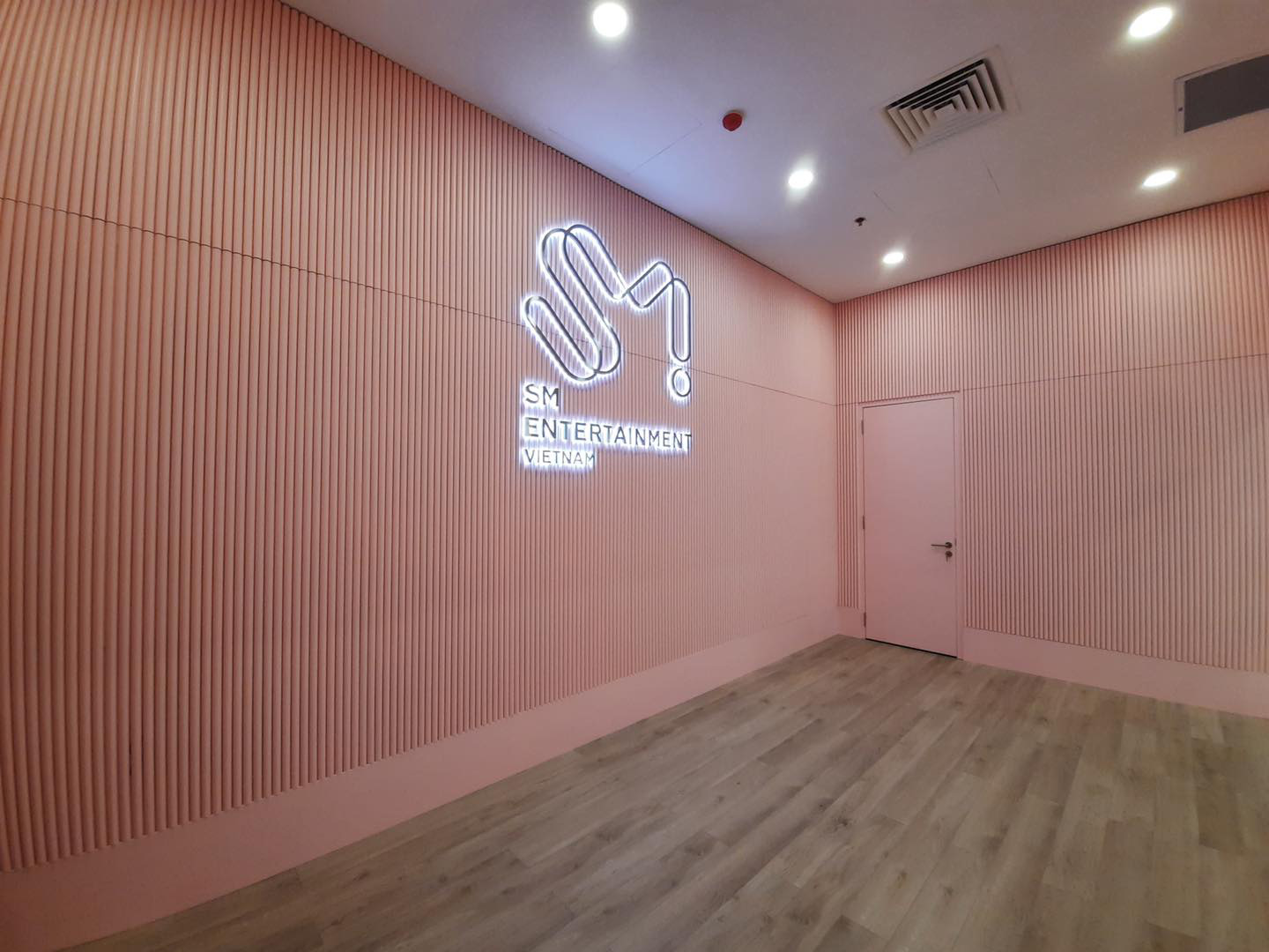 SM TOWN ở Việt Nam c&oacute; những g&igrave;? - Ảnh 6.