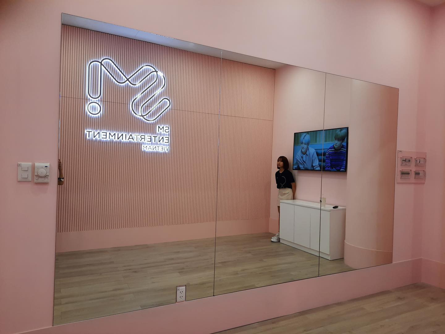 SM TOWN ở Việt Nam c&oacute; những g&igrave;? - Ảnh 7.