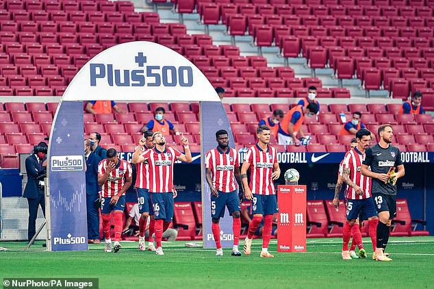 NÓNG: 2 cầu thủ Atletico Madrid dương tính với COVID-19 ngay trước thềm tứ kết UEFA Champions League - Ảnh 1.