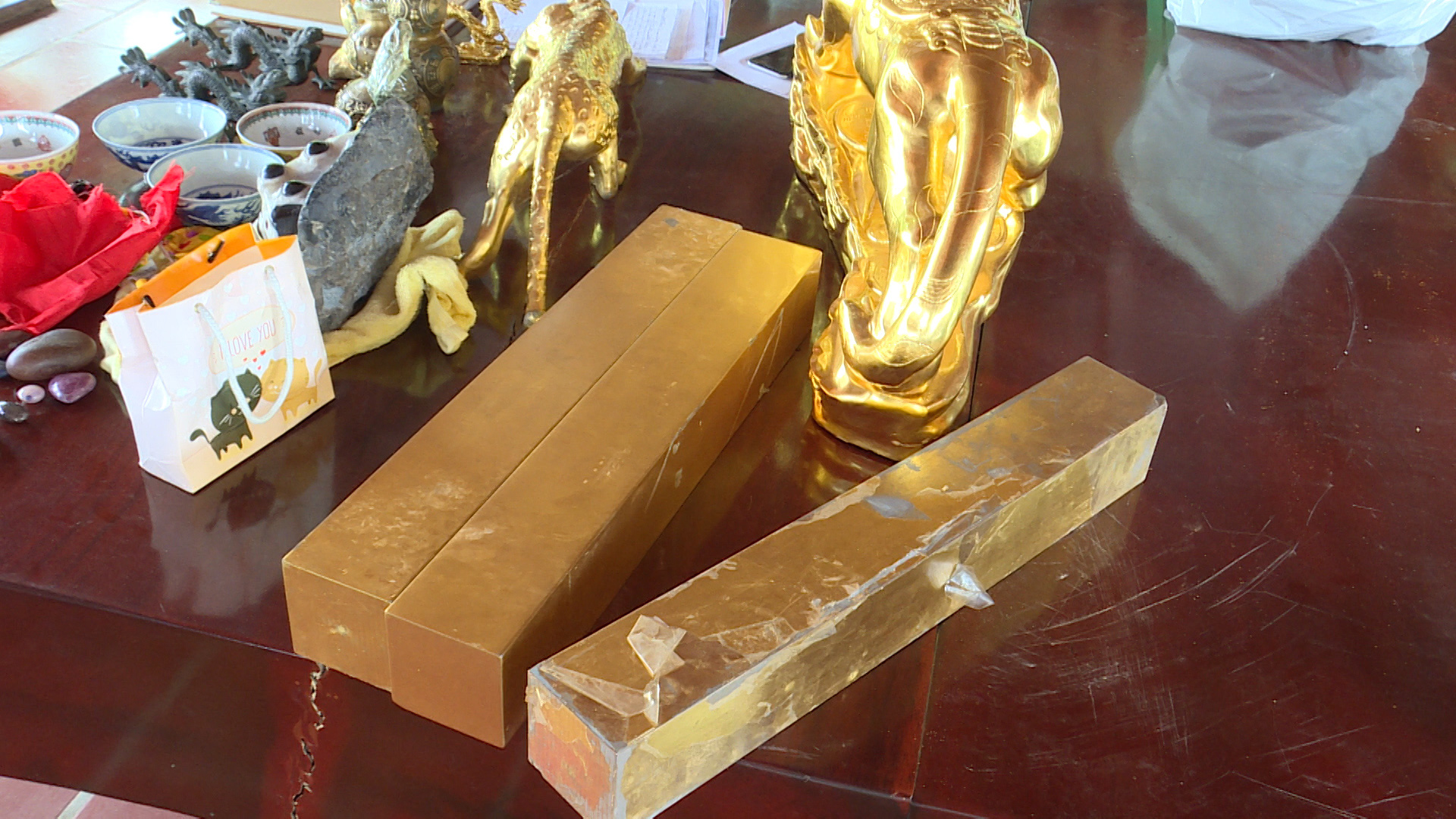 Những c&uacute; si&ecirc;u lừa của nh&agrave; ngoại cảm rởm - L&agrave;m giả cả tấn v&agrave;ng, giả cả h&agrave;i cốt liệt sỹ bằng xương động vật - Ảnh 3.