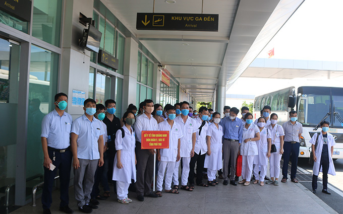 
A medical team from Phu Tho arrived in Quang Nam Province on August 8 to support the four local hospitals in their COVID-19 fight. (Photo: NDO/Tan Nguyen) 
