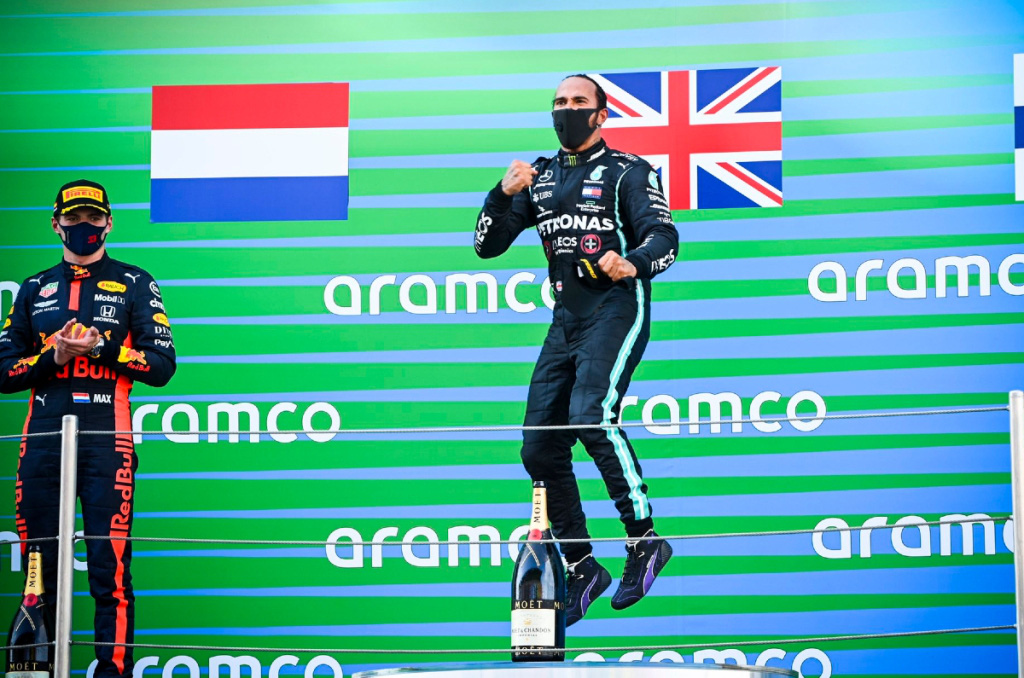 Hamilton vượt qua huyền thoại Schumacher về số lần giành podium