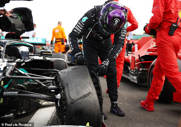 Đua xe F1: Nổ lốp ở vòng đua cuối, Lewis Hamilton vẫn về nhất tại Silverstone - Ảnh 8.