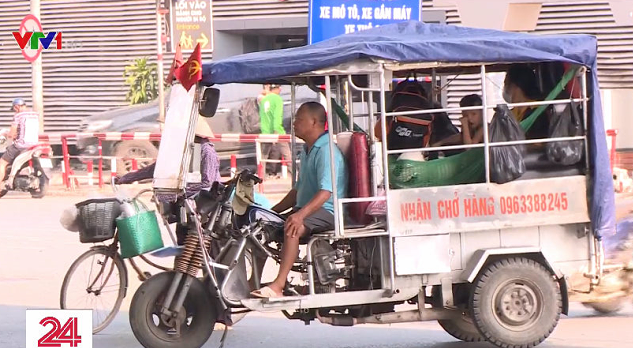 Người dân Hà Nội chủ quan không đeo khẩu trang nơi công cộng - Ảnh 1.