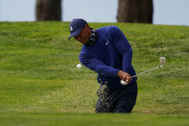 Điểm nhấn vòng 1 PGA Championship 2020: Tiger Woods khởi đầu mạnh mẽ, Dechambeau làm gãy gậy - Ảnh 1.