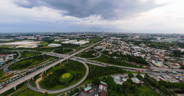 Thị trường bất động sản 3 miền thoát cảnh ngủ đông, nên đầu tư vào đâu? - Ảnh 2.