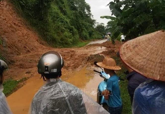 
Heavy rains cause landslides in Khai Trung Commune, Luc Yen District, Yen Bai Province. (Photo: VNA) 
