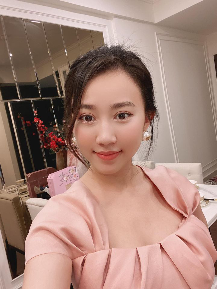 Nữ diễn vi&ecirc;n phim Lựa chọn số phận mừng tuổi mới với loạt qu&agrave; đồ hiệu - Ảnh 5.