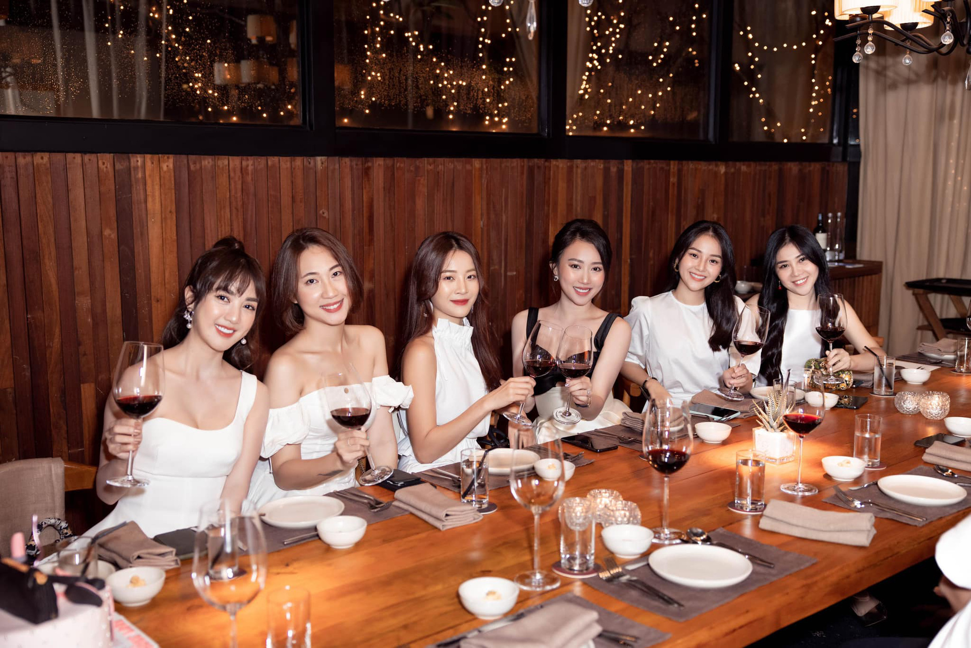 Nữ diễn vi&ecirc;n phim Lựa chọn số phận mừng tuổi mới với loạt qu&agrave; đồ hiệu - Ảnh 7.