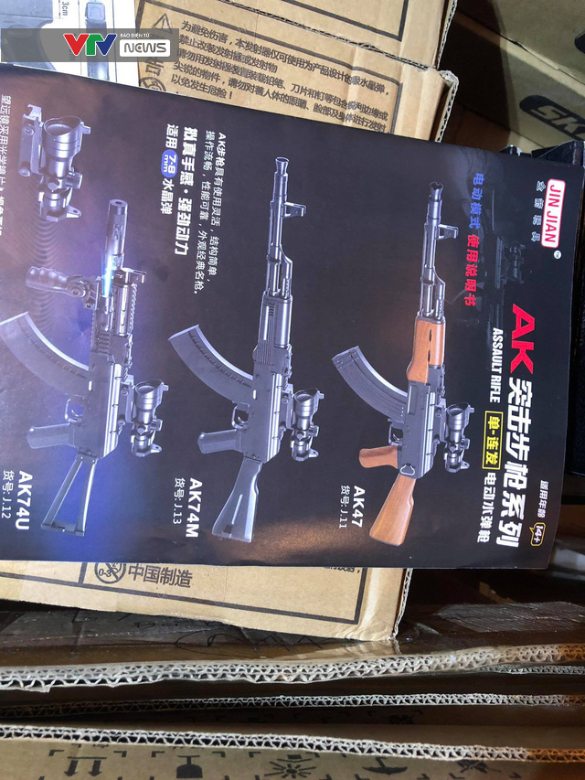 Hàng trăm khẩu súng đồ chơi bắn đạn nở nguy hiểm bị thu giữ - Ảnh 3. Hàng trăm khẩu súng đồ chơi bắn đạn nở nguy hiểm bị thu giữ - Ảnh 3.