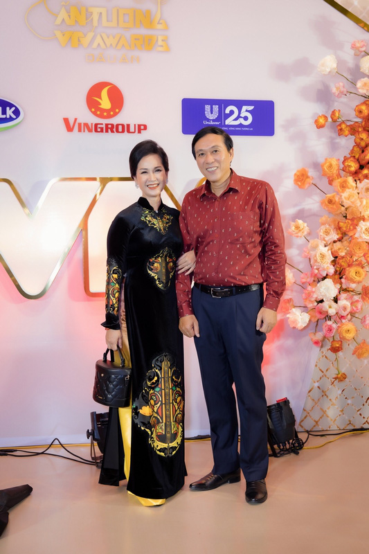 Hồng Diễm, Phương Oanh hết lời khen ngợi mẹ chồng Lan Hương tại Lễ trao giải VTV Awards - Ảnh 2.