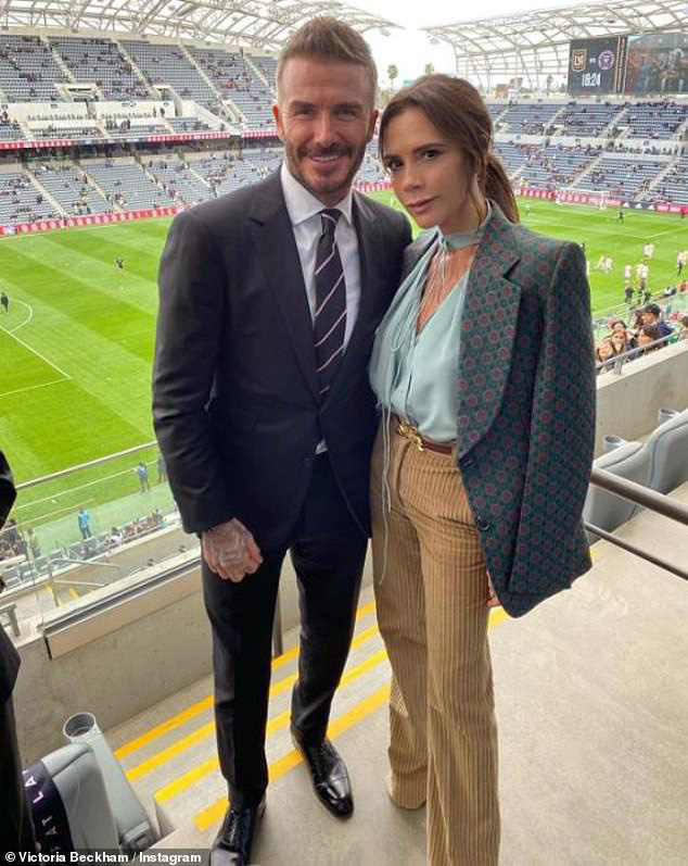 Báo Anh đưa tin vợ chồng David Beckham che giấu nhiễm COVID-19 từ tháng 3 - Ảnh 1.