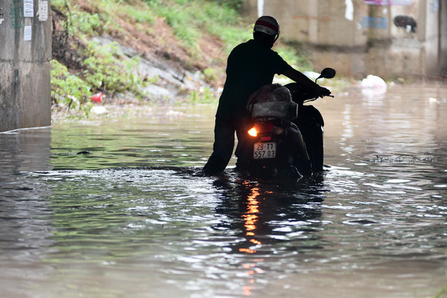 Hà Nội “rót” hơn 8 tỷ đồng cải tạo hầm chui đường gom Đại lộ Thăng Long - Ảnh 1.