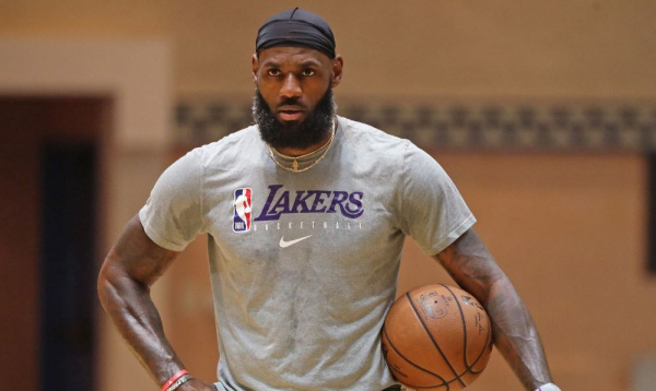 NBA đề xuất gắn thiết bị theo dõi các cầu thủ - Ảnh 1.