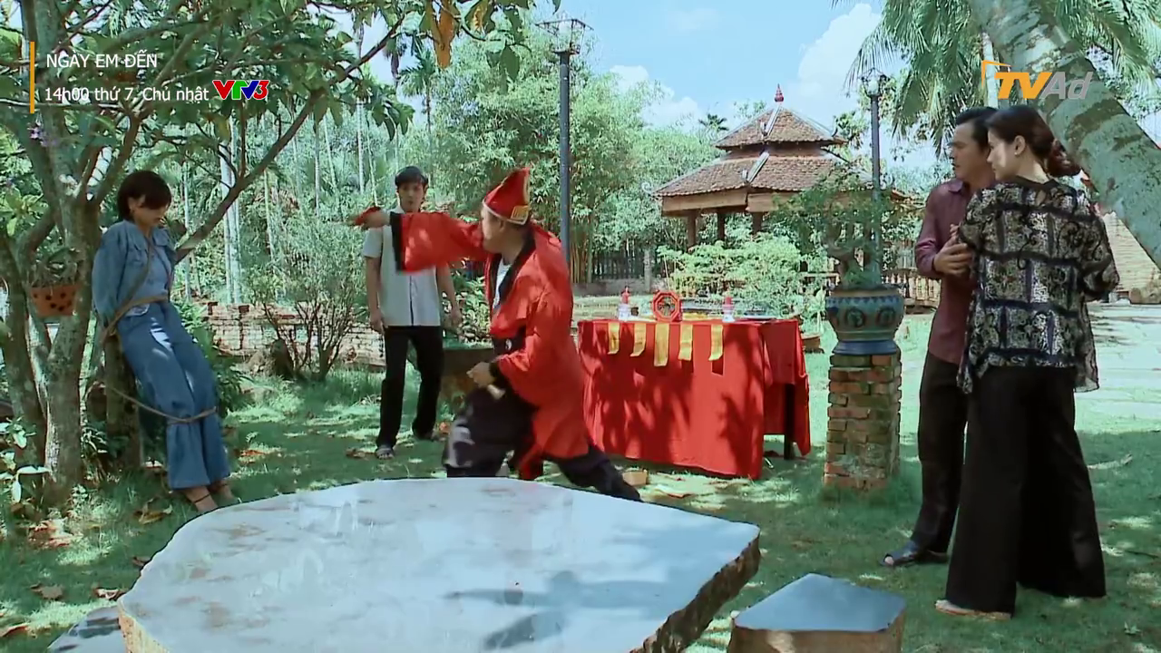 Ngày em đến - Tập 10: Đỡ nhát kiếm cho vợ, Tài có khiến Trà rung động mà ở lại? - Ảnh 6. Ngày em đến - Tập 10: Đỡ nhát kiếm cho vợ, Tài có khiến Trà rung động mà ở lại? - Ảnh 6.