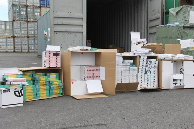 
A container of mobile phone components and accessories imported from China but labelled “Made in Vietnam” discovered by the Customs Department of northern Hai Phong city (Photo: VietnamPlus)
