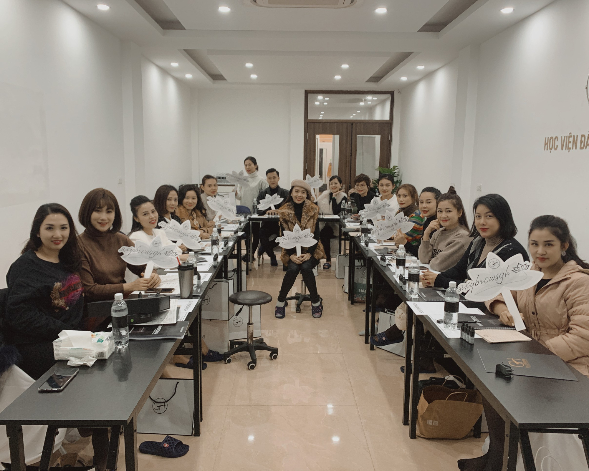 SexybrowGH - Kỹ thuật phun xăm đỉnh cao v&agrave; sự đ&oacute;n nhận từ c&aacute;c Master chuy&ecirc;n nghiệp tại Việt Nam - Ảnh 7.