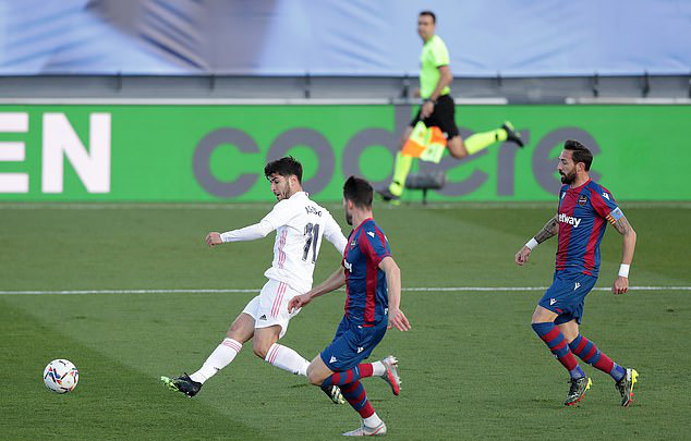 Real Madrid 1-2 Levante: Cú sốc tại Madrid - Ảnh 2.