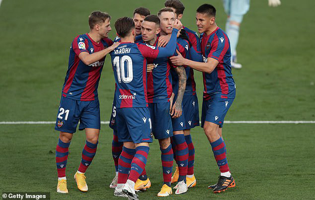 Real Madrid 1-2 Levante: Cú sốc tại Madrid - Ảnh 3.