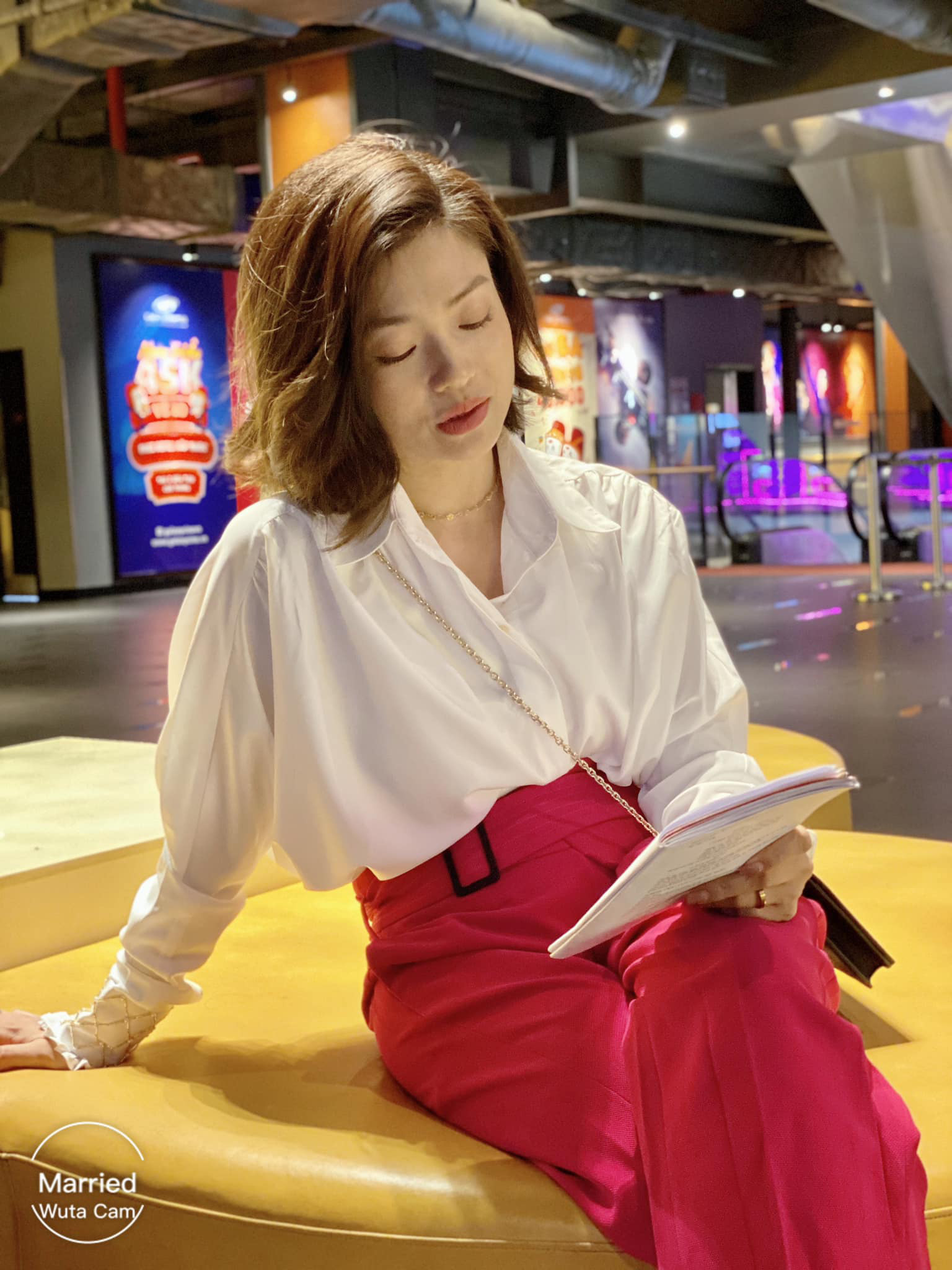 Hậu trường cực xinh của diễn vi&ecirc;n Kiều Anh trong phim Hồ sơ c&aacute; sấu - Ảnh 8.