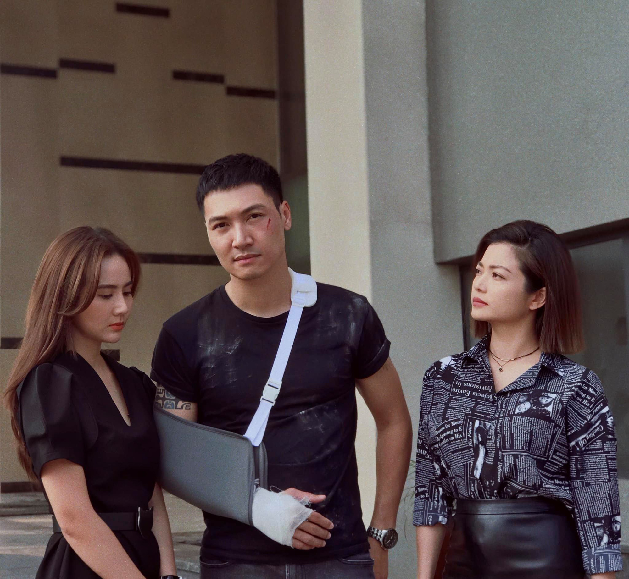 Hậu trường cực xinh của diễn vi&ecirc;n Kiều Anh trong phim Hồ sơ c&aacute; sấu - Ảnh 2.