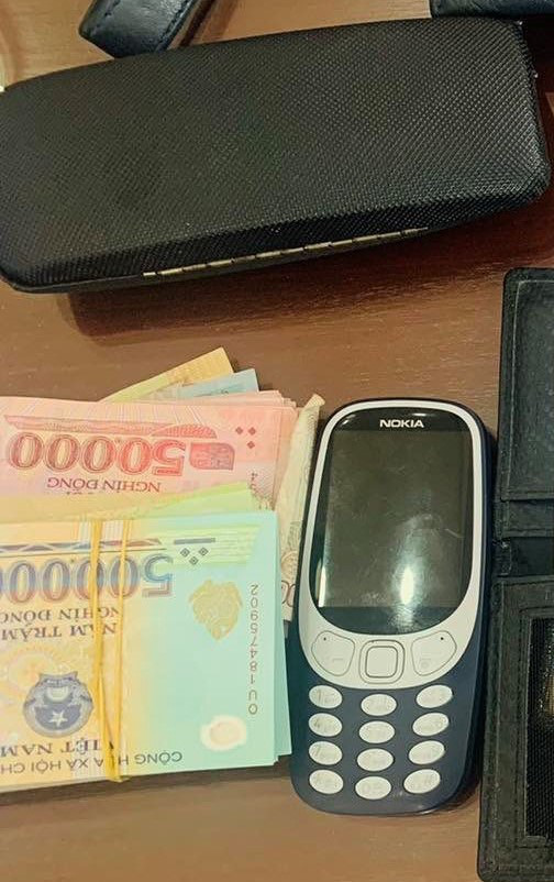Hành khách bỏ quên hơn 60 triệu đồng trên máy bay - Ảnh 1.