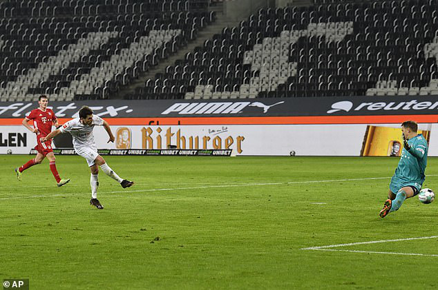 Mgladbach 3-2 Bayern Munich: Hùm Xám đứt mạch bất bại - Ảnh 3.