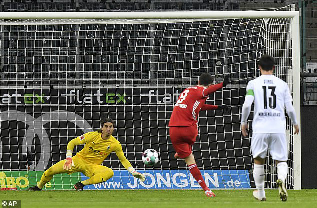 Mgladbach 3-2 Bayern Munich: Hùm Xám đứt mạch bất bại - Ảnh 1.