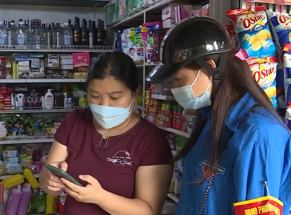 “Áo xanh lưu động” giúp người kinh doanh tạo mã QR - Ảnh 1. “Áo xanh lưu động” giúp người kinh doanh tạo mã QR - Ảnh 1.