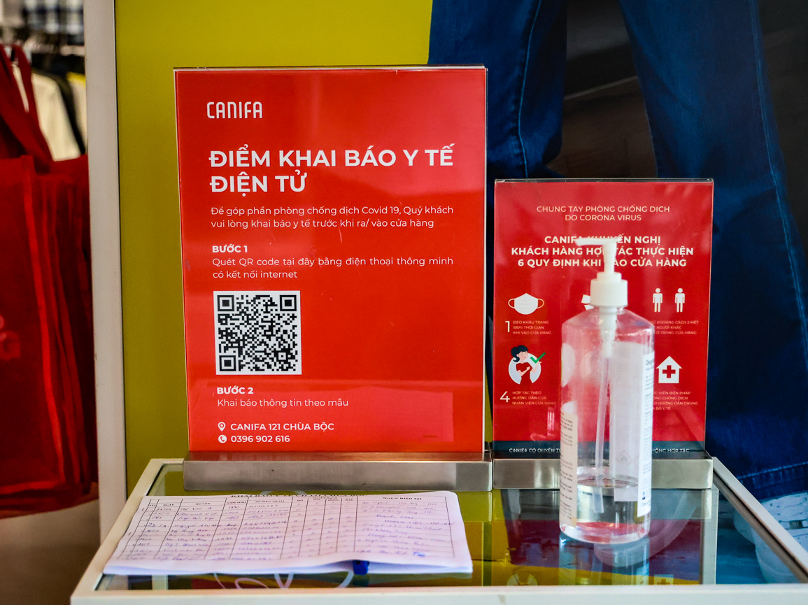 Người dân Hà Nội đã dần quen với quét mã QR