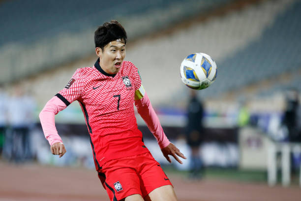 Tiến Linh vượt cả Son Heung Min, Wu Lei trong cuộc bầu chọn của AFC - Ảnh 2.