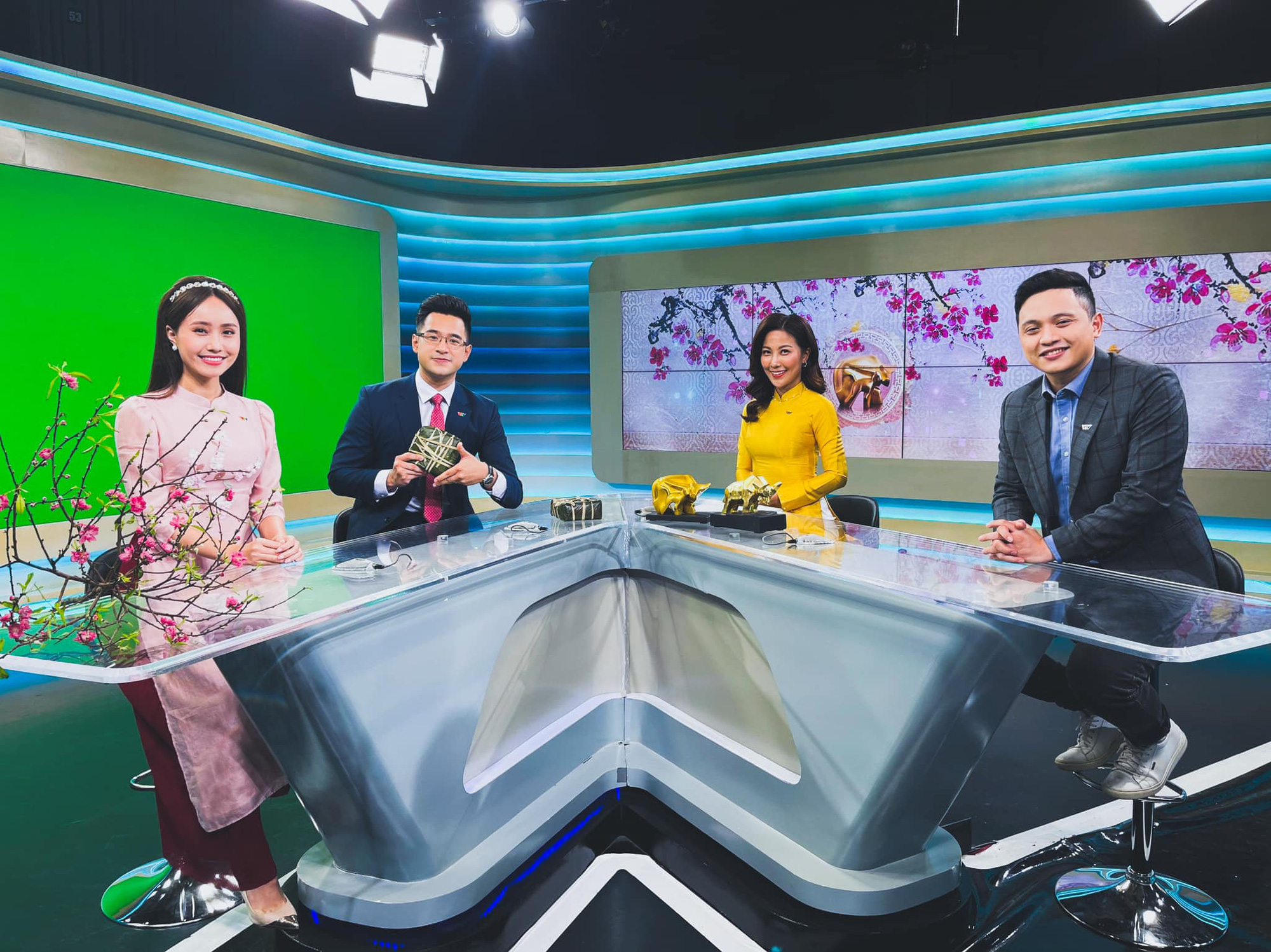 Những nữ MC, BTV Thời sự thức dậy từ 4h sáng - Ảnh 12. Những nữ MC, BTV Thời sự thức dậy từ 4h sáng - Ảnh 12.