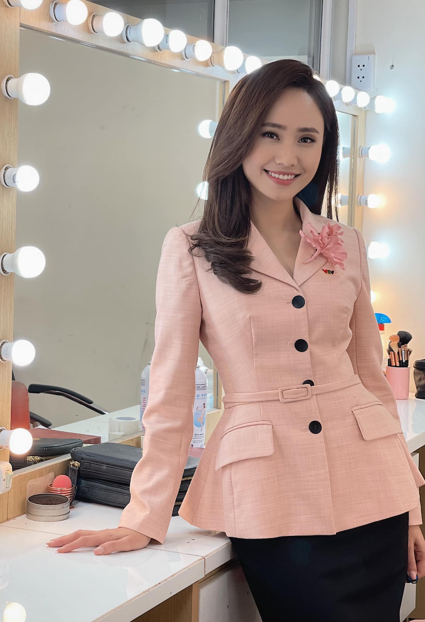 Những nữ MC, BTV Thời sự thức dậy từ 4h sáng - Ảnh 10. Những nữ MC, BTV Thời sự thức dậy từ 4h sáng - Ảnh 10.