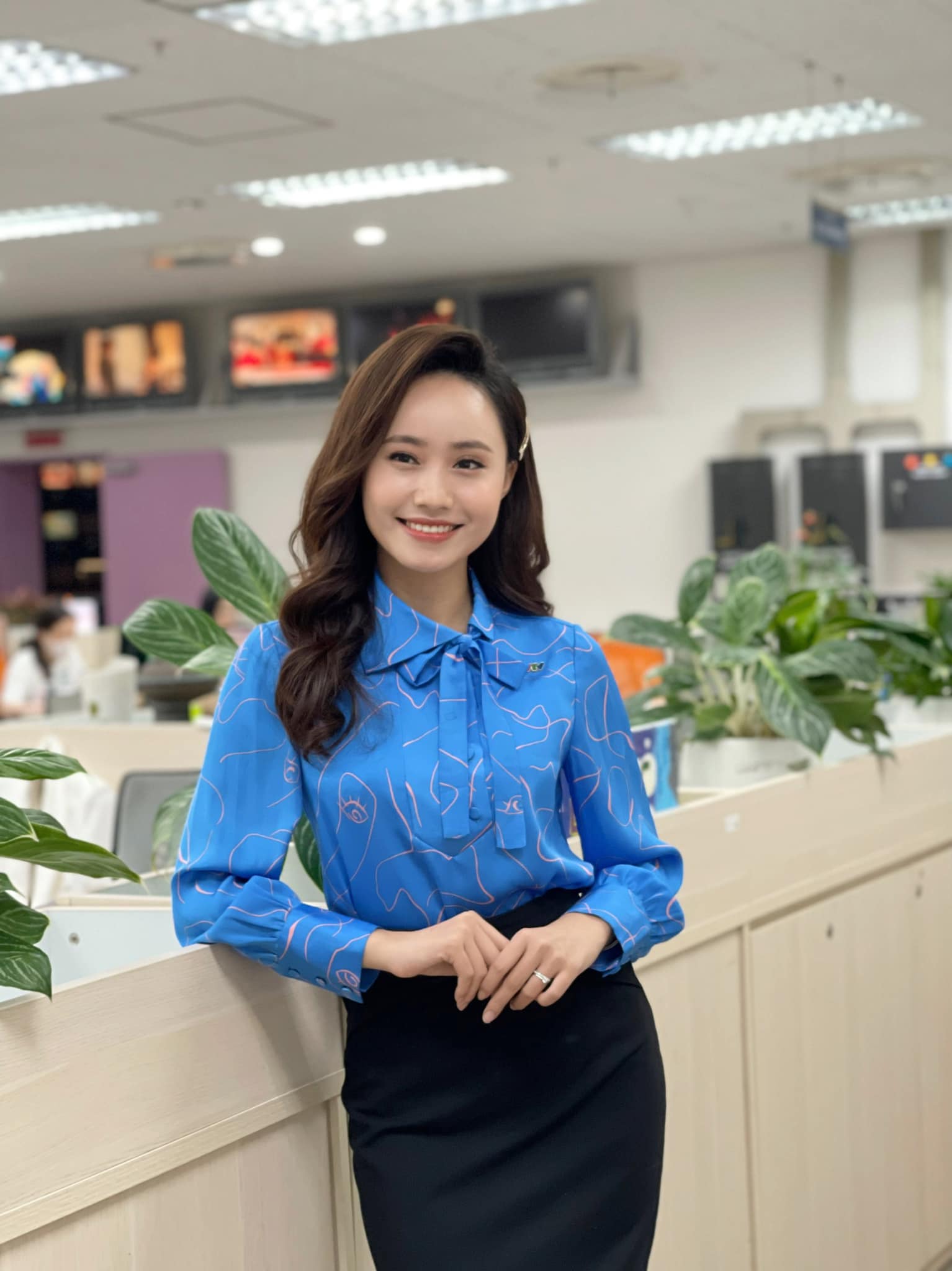 Những nữ MC, BTV Thời sự thức dậy từ 4h sáng - Ảnh 7. Những nữ MC, BTV Thời sự thức dậy từ 4h sáng - Ảnh 7.