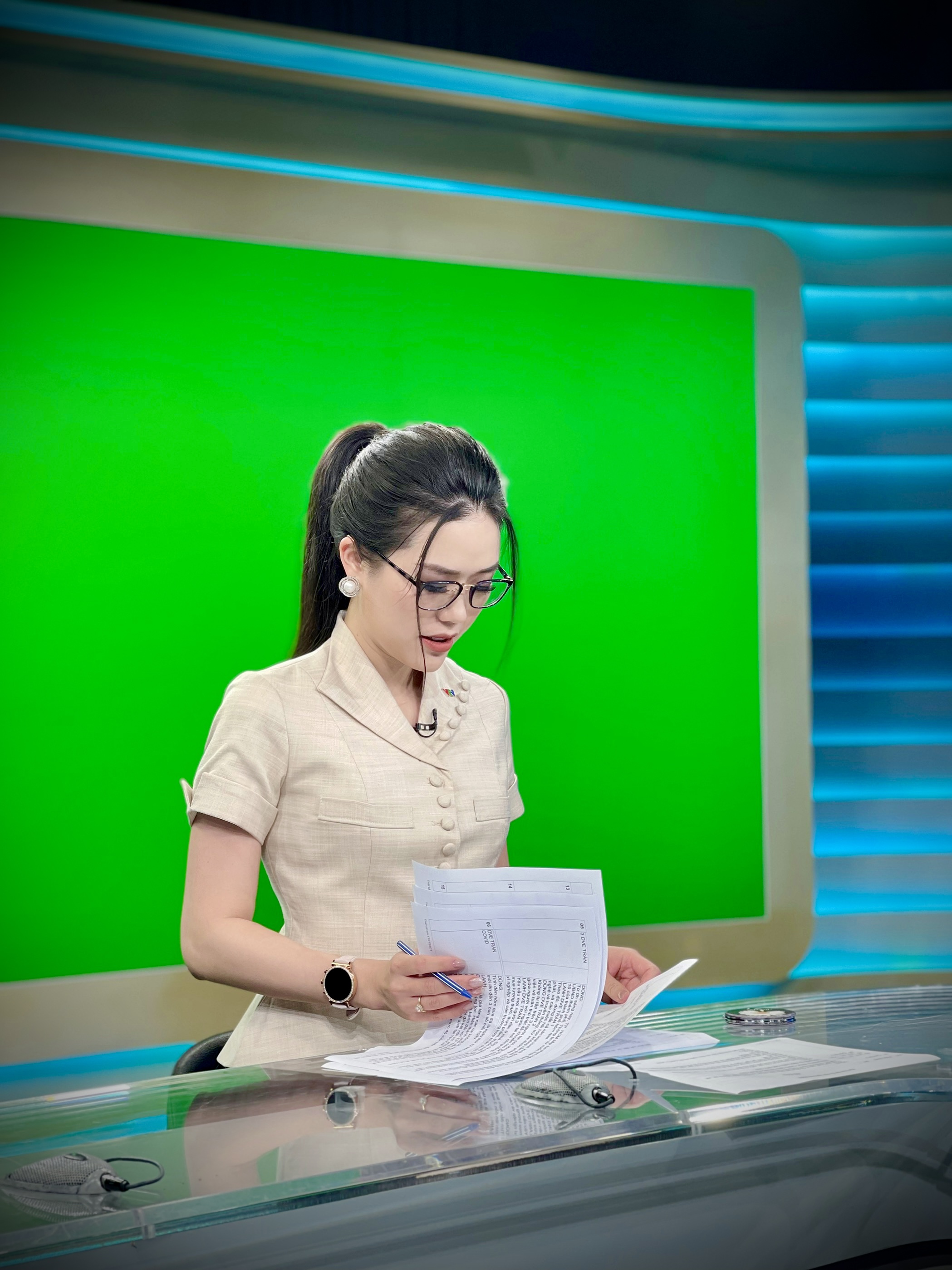 Những nữ MC, BTV Thời sự thức dậy từ 4h sáng - Ảnh 9. Những nữ MC, BTV Thời sự thức dậy từ 4h sáng - Ảnh 9.