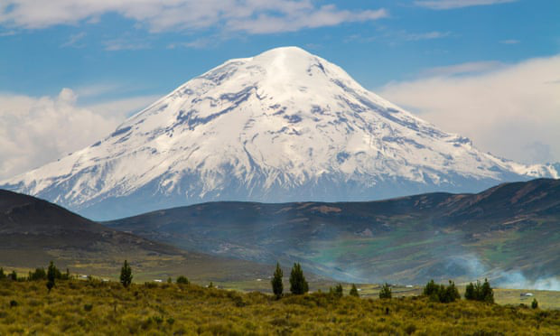 Ecuador tạm ngừng hoạt động leo núi sau trận tuyết lở gây chết người - Ảnh 1.