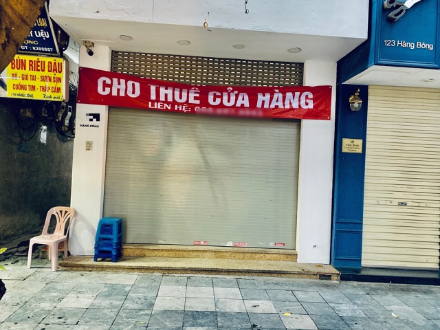 “Đất vàng” Hà Nội chằng chịt biển cho thuê, sang nhượng cửa hàng - Ảnh 1.