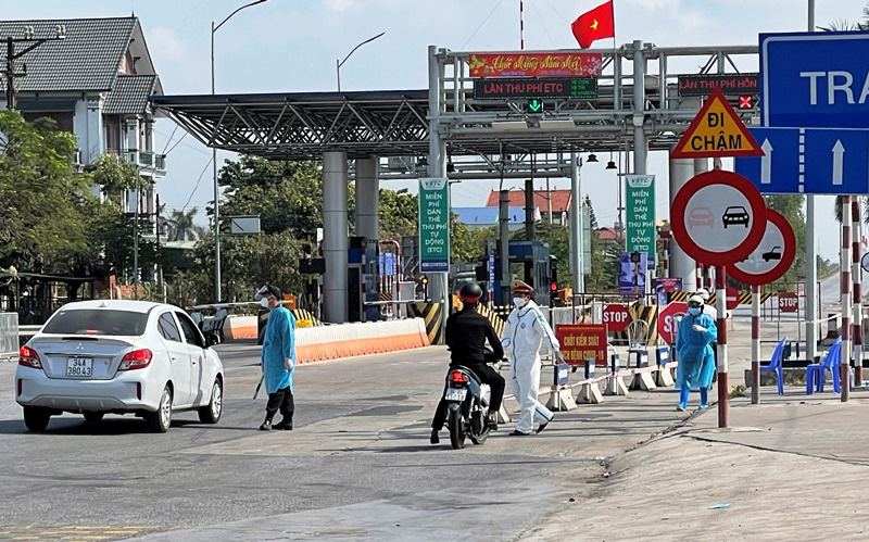 Hàng loạt tỉnh, thành phố công bố cấp độ thích ứng an toàn dịch COVID-19 - Ảnh 2.