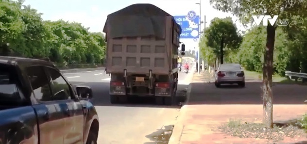 Càng cuối năm, tình trạng xe quá tải càng tái diễn phức tạp - Ảnh 1. Càng cuối năm, tình trạng xe quá tải càng tái diễn phức tạp - Ảnh 1.