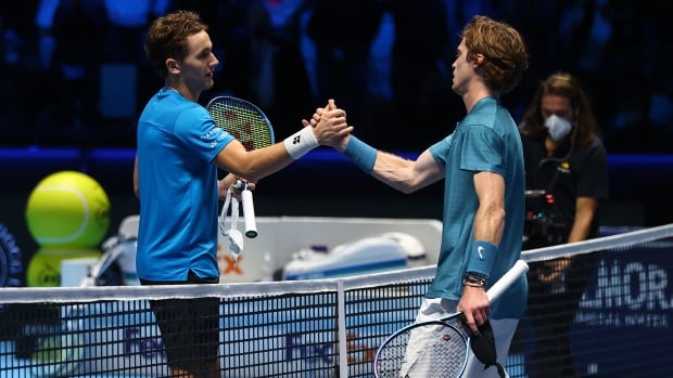 Casper Ruud giành quyền vào bán kết ATP Finals - Ảnh 1.