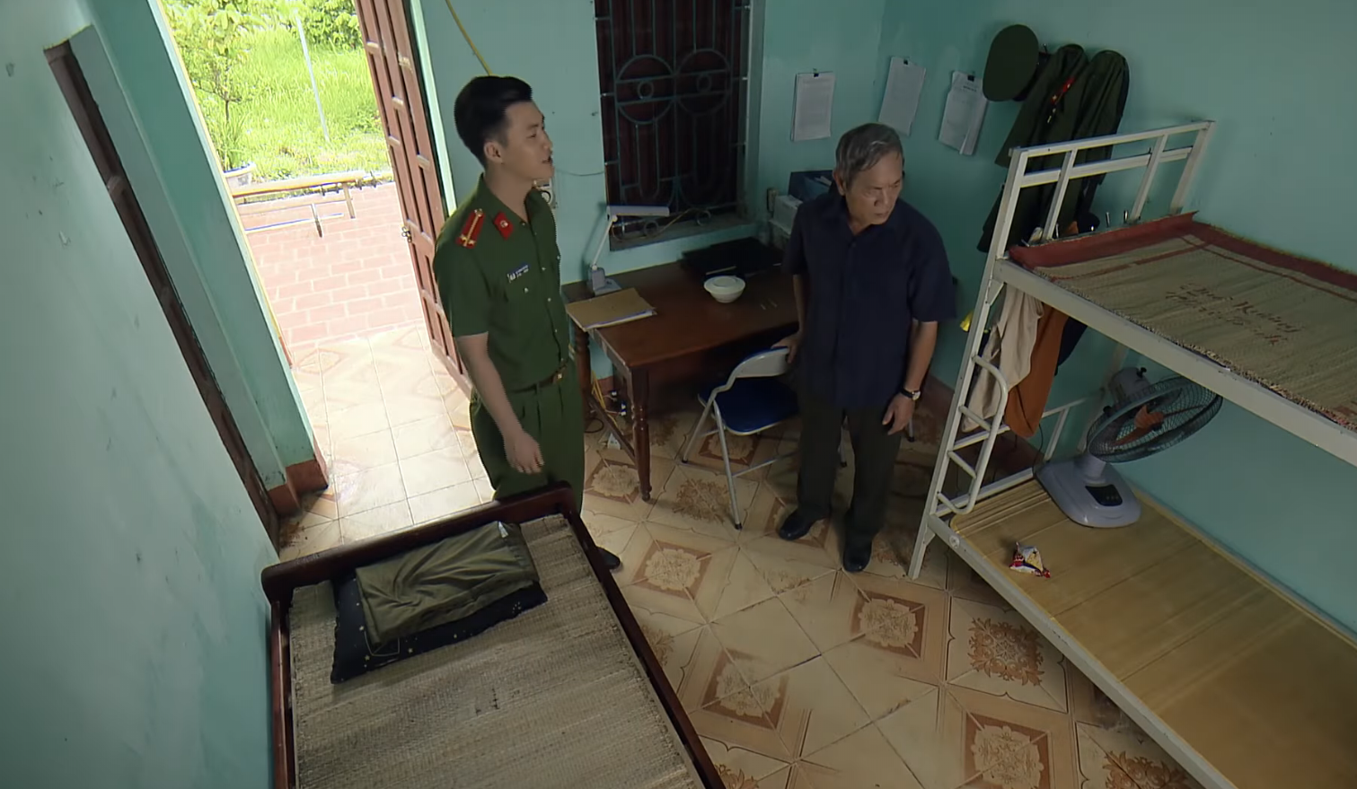 Phố trong l&agrave;ng - Tập 10: Bố Đ&ocirc;ng đến tận nơi bắt con trai về? - Ảnh 1.