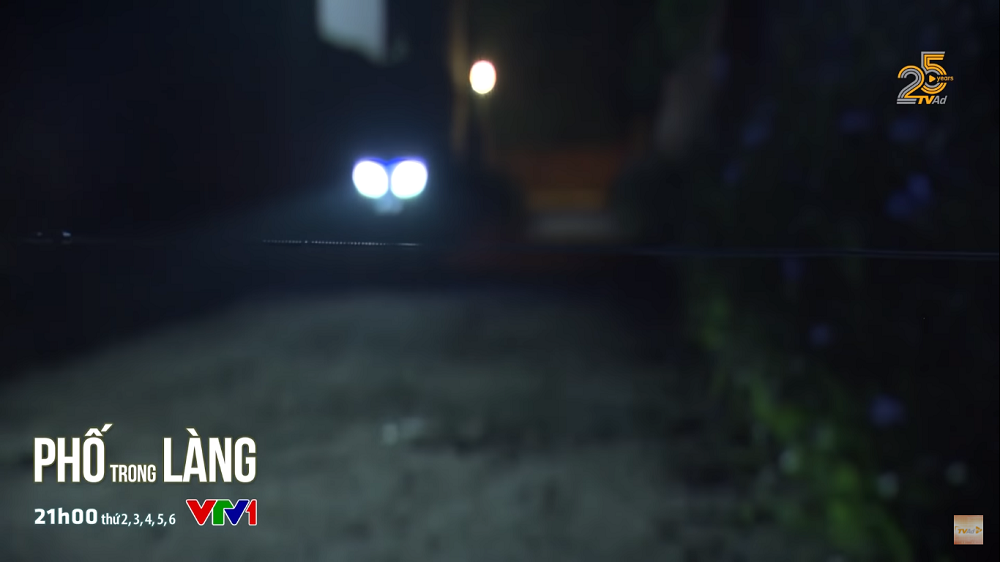 Phố trong l&agrave;ng - Tập 12: Nam bị hại, hung thủ l&agrave; Tiến? - Ảnh 2.