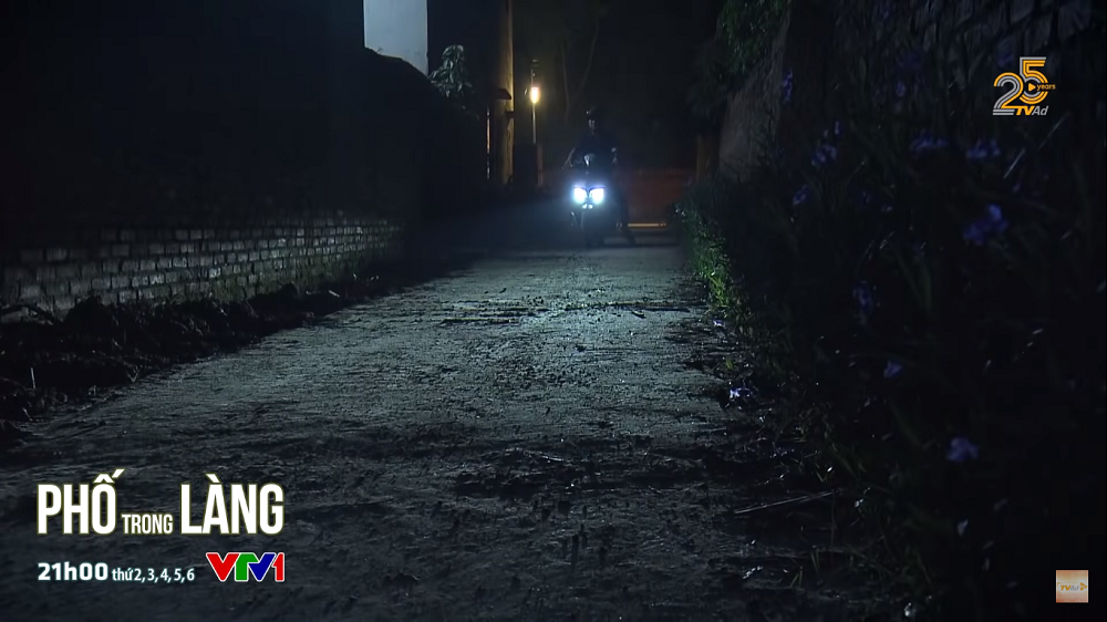 Phố trong l&agrave;ng - Tập 12: Nam bị hại, hung thủ l&agrave; Tiến? - Ảnh 1.