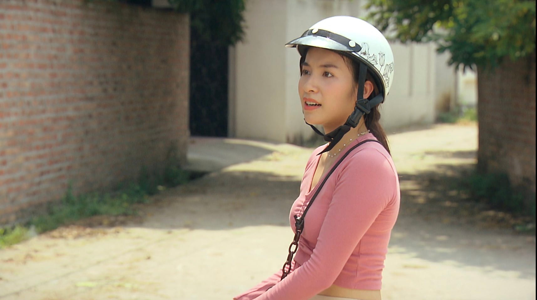 Phố trong l&agrave;ng - Tập 11: Bố Đ&ocirc;ng đến tận nơi bắt con trai chuyển c&ocirc;ng t&aacute;c - Ảnh 8.