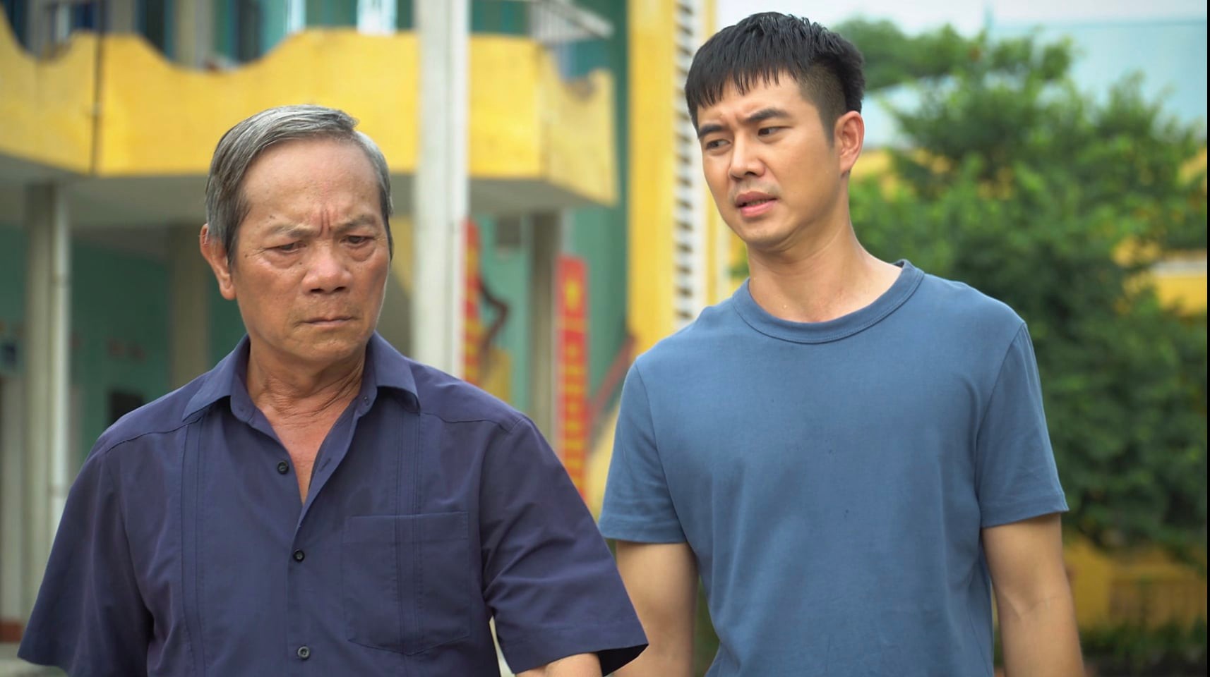 Phố trong l&agrave;ng - Tập 11: Bố Đ&ocirc;ng đến tận nơi bắt con trai chuyển c&ocirc;ng t&aacute;c - Ảnh 3.