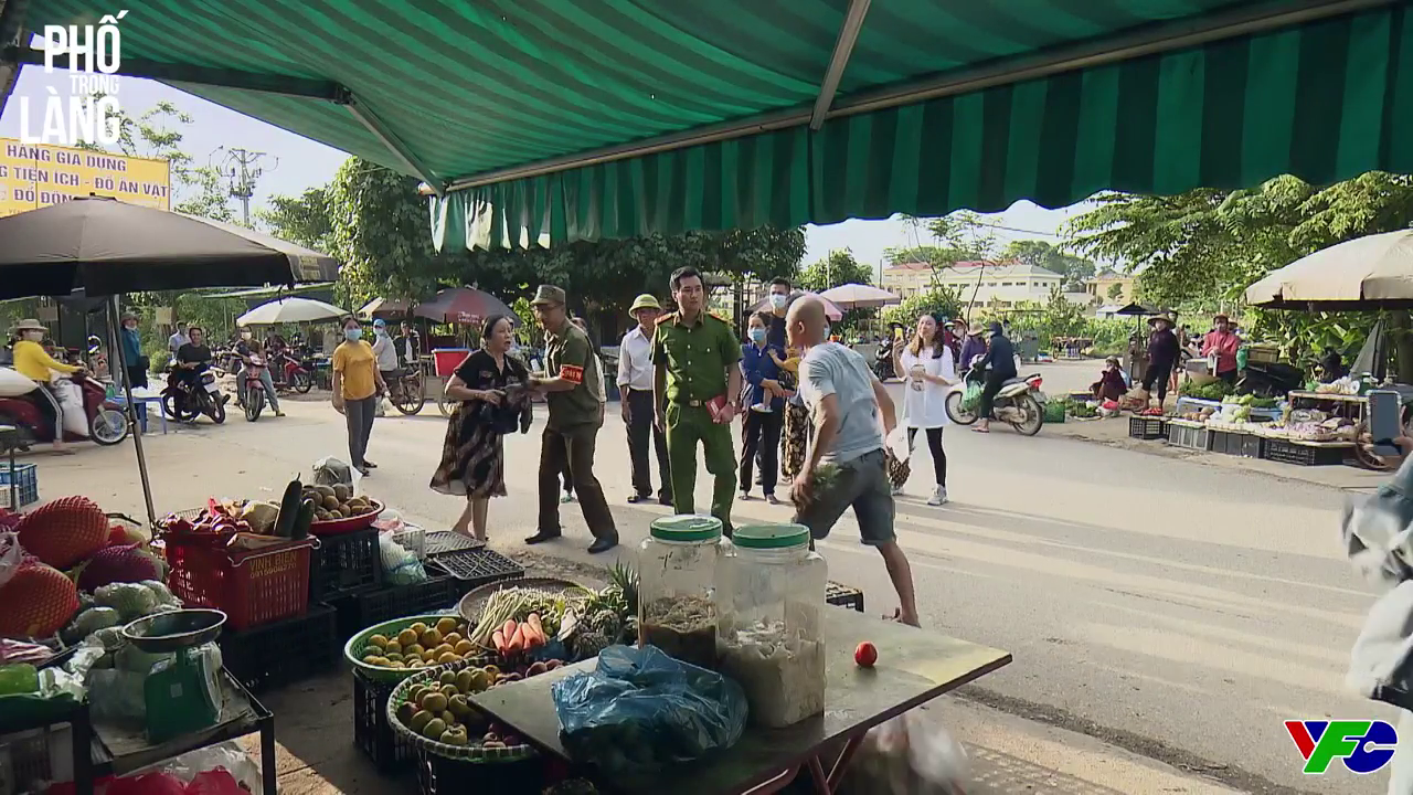 Phố trong l&agrave;ng - Tập 14: B&agrave; M&acirc;y c&oacute; b&aacute;n đứng Ngọc? - Ảnh 6.