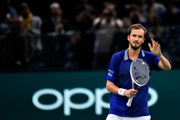 Novak Djokovic và Daniil Medvedev sẽ so tài tại chung kết Paris Masters - Ảnh 2.