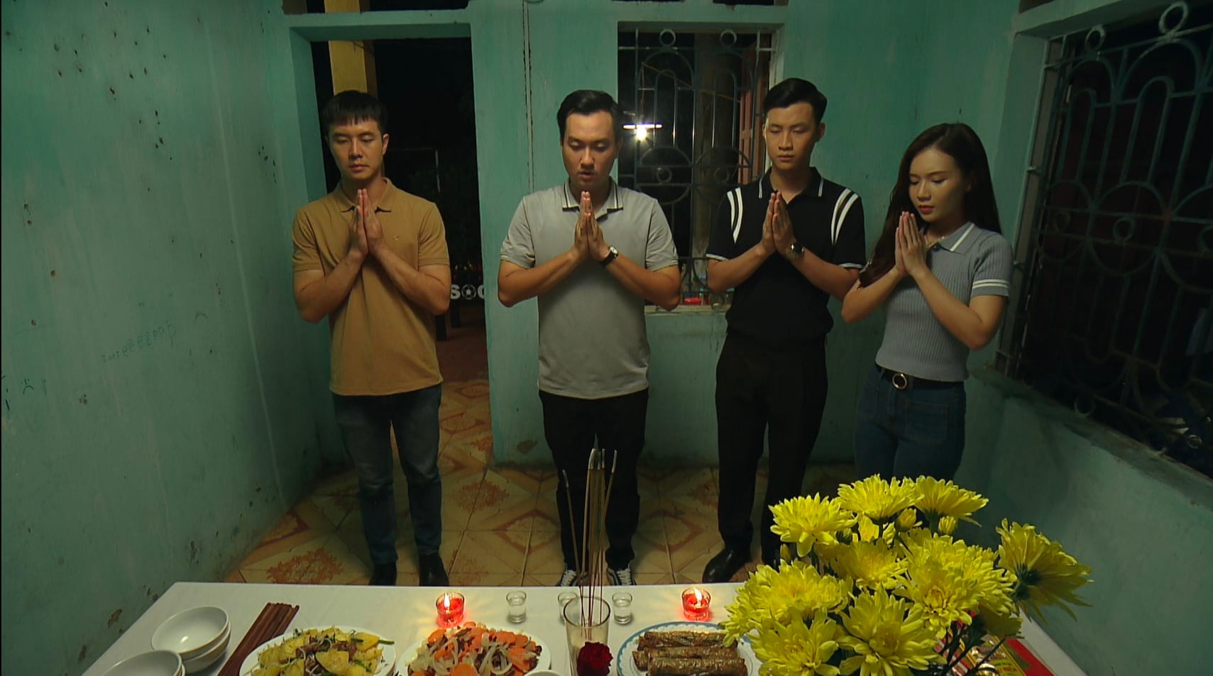 Phố trong l&agrave;ng - Tập 24: &Ocirc;ng Trung d&agrave;n dựng mất trộm để chiếm đoạt tiền c&ocirc;ng đức? - Ảnh 1.