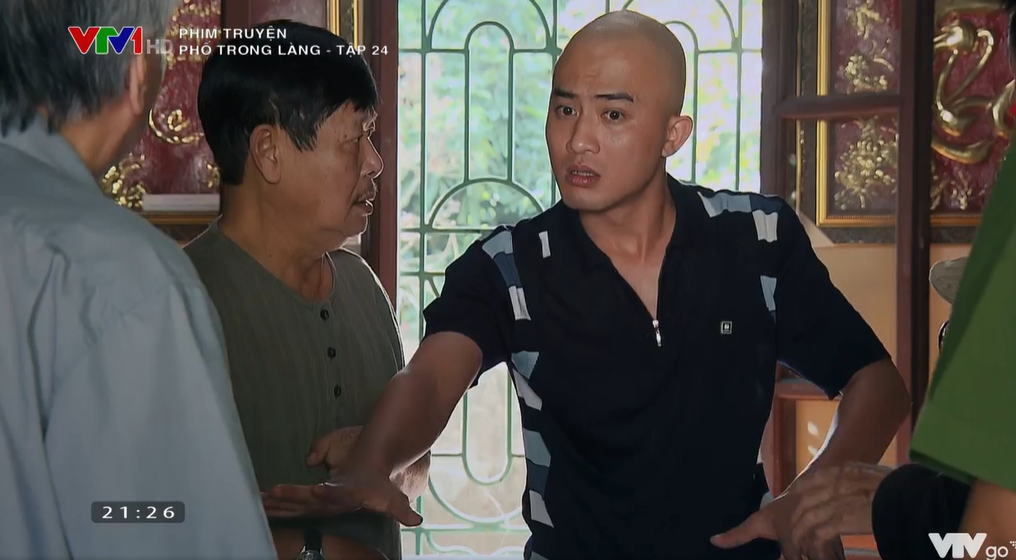 Phố trong l&agrave;ng - Tập 24: &Ocirc;ng Trung d&agrave;n dựng mất trộm để chiếm đoạt tiền c&ocirc;ng đức? - Ảnh 10.